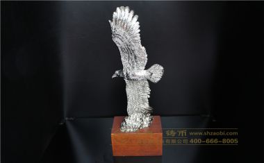 雄鹰展翅金属奖杯【金属奖杯定制】