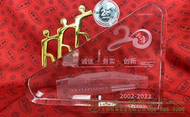 2023银币定制水晶镶币摆件定做20周年